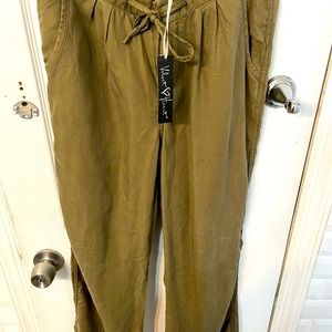 NWT Velvet Heart Cargo Pants-Khaki-Small